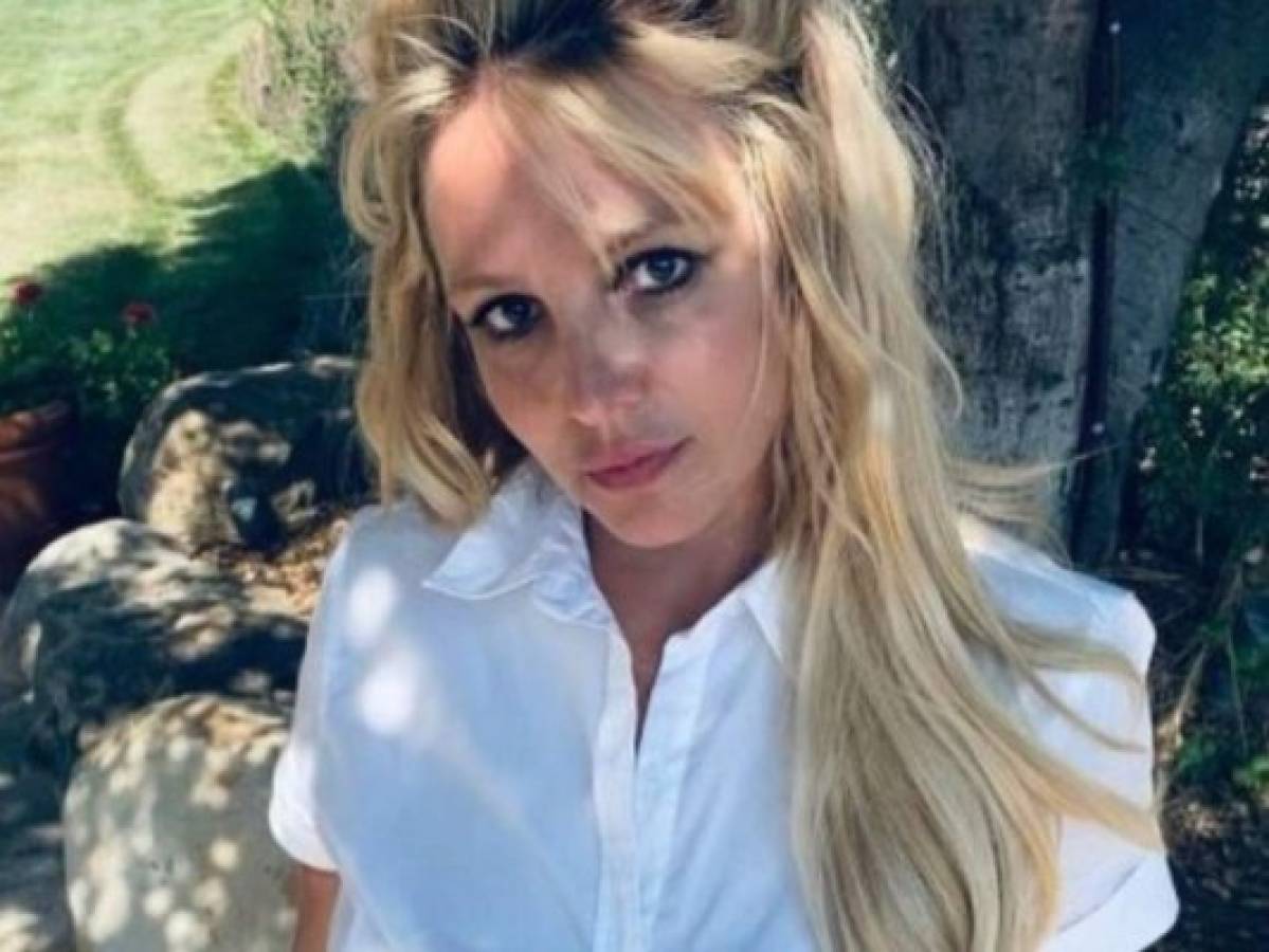 Britney Spears explica por qué posa sin camisa y sorprende a sus fans