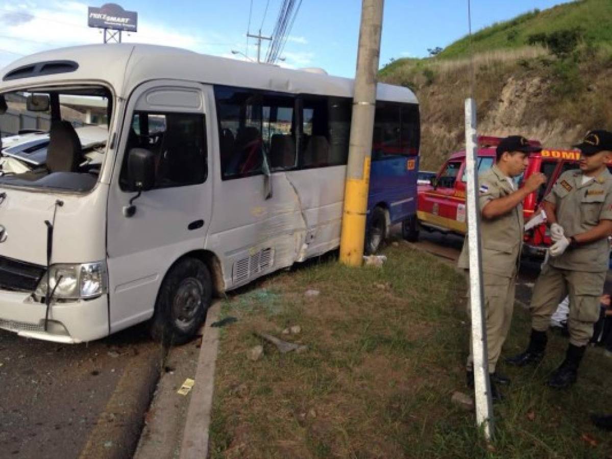 Microbuses 'brujo” y 'ejecutivo” colisionan y dejan doce heridos