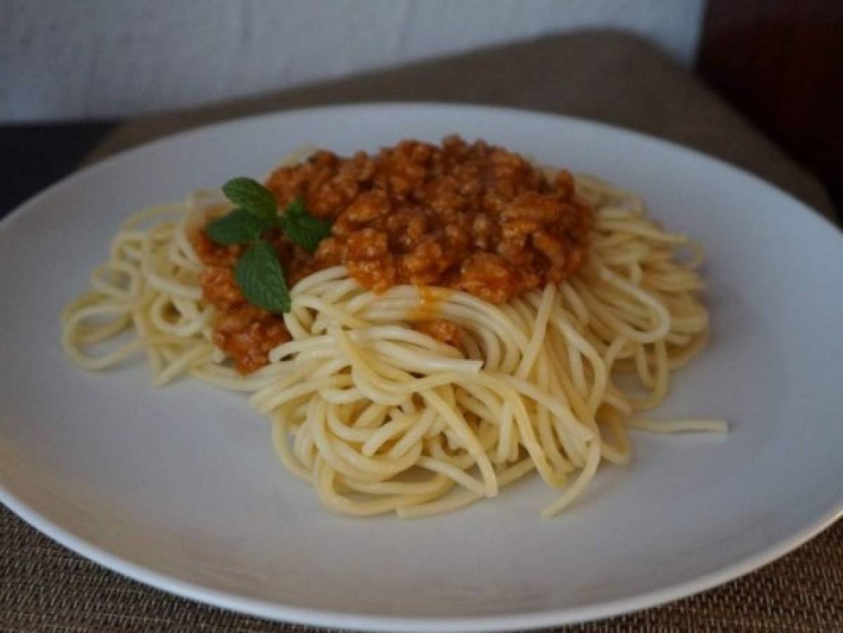 Estudiante muere por comer pasta hecha hace cinco días