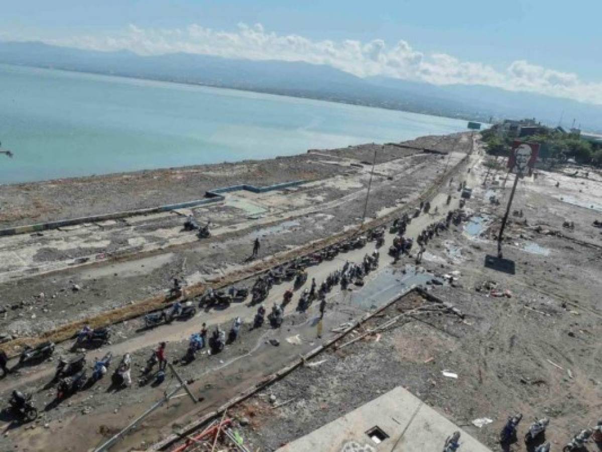 Sube a 43 la cifra de muertos por tsunami en Indonesia   