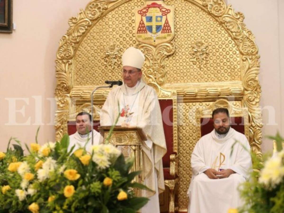 El monseñor Juna José Pineda ofició la misa en celebración al aniversario de Tegucigalpa. Foto:MarvinSalgado/ELHERALDO