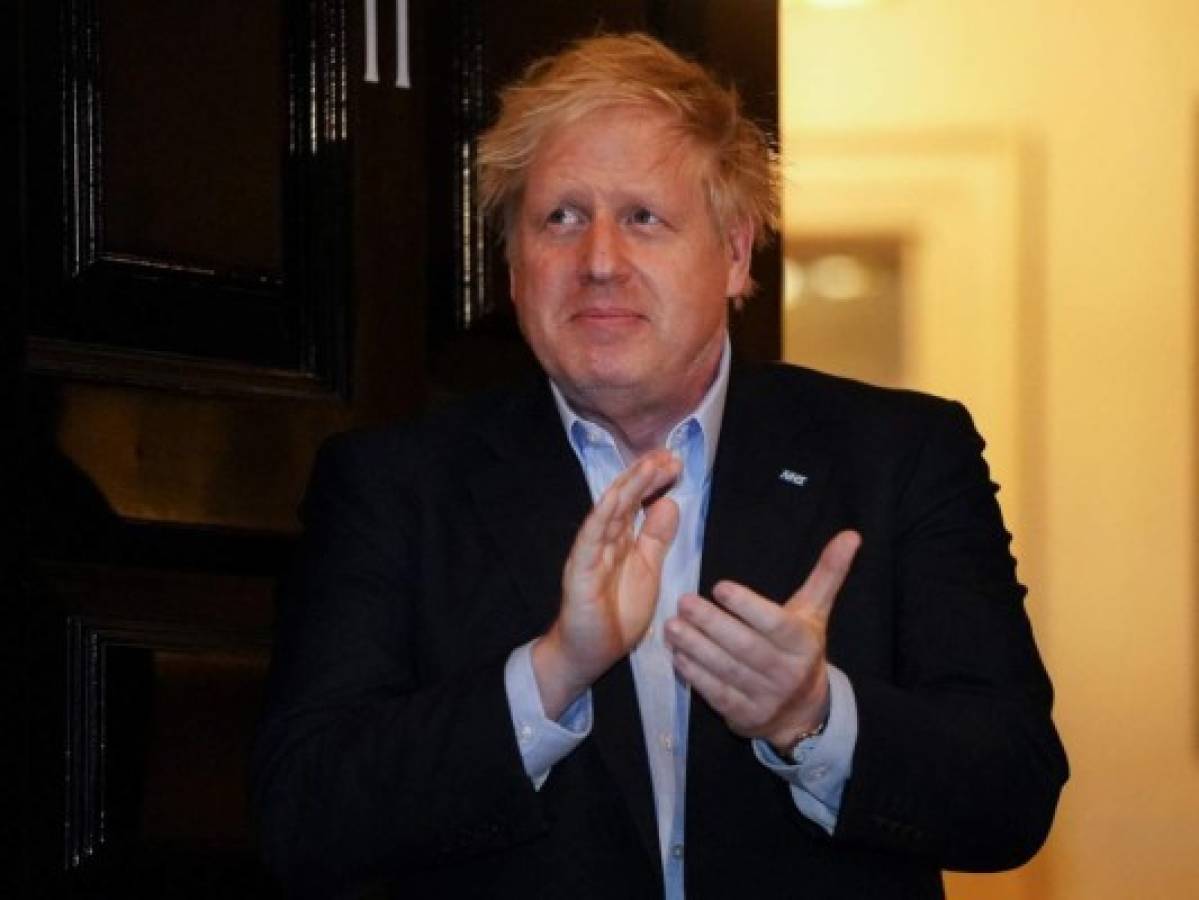 Boris Johnson tiene 'buen ánimo' tras pasar 'una noche tranquila' en el hospital