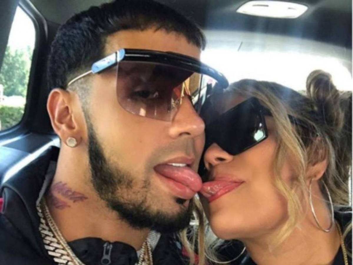 VIDEO: Anuel AA desmiente que le robaron sus lujosas joyas en Chile