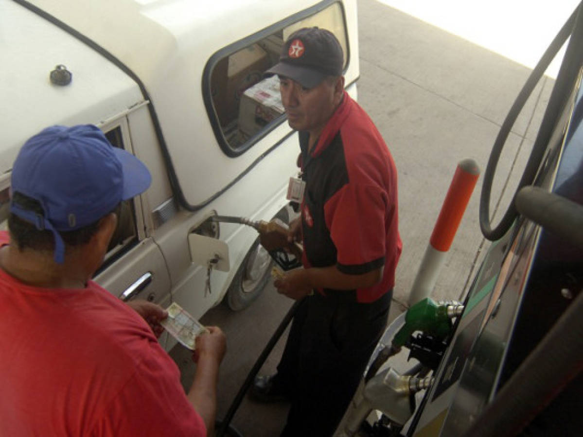 Carburantes suben más de un lempira