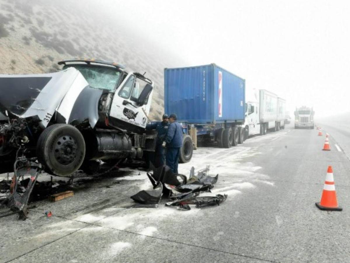 Tormenta en California genera choques y cierre de caminos