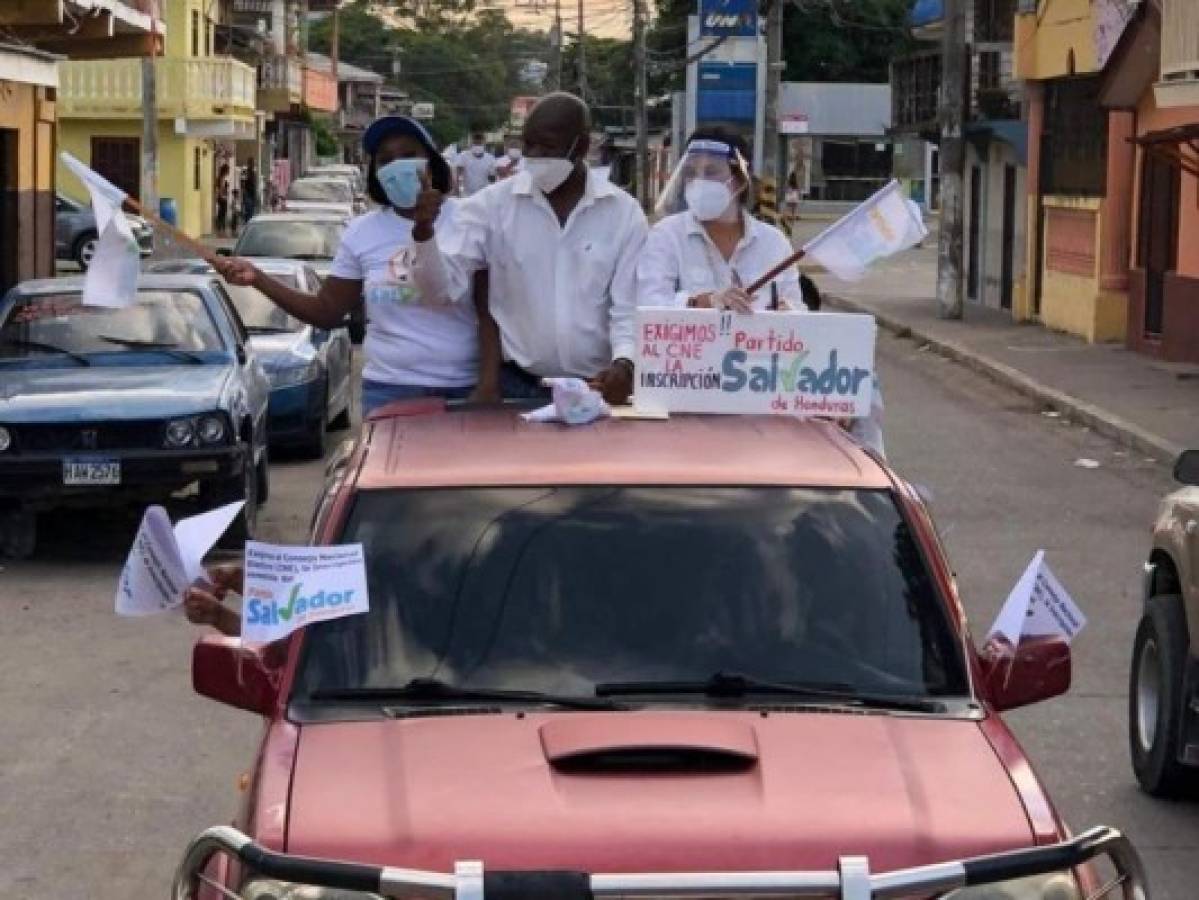 Militantes del Partido Salvador de Honduras protestan por su inscripción en La Ceiba