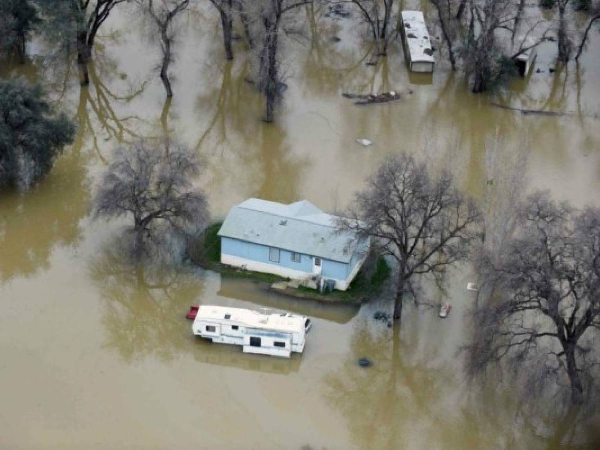 Evacuados por daño en represa de EEUU pueden volver a sus hogares