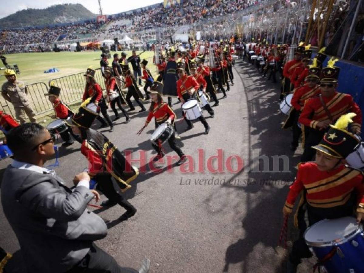 Con coloridos desfiles patrios, Honduras celebra 198 años de independencia