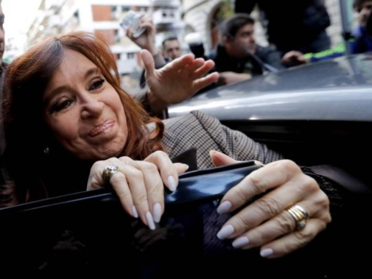 Juez procesa a expresidenta Cristina Kirchner por corrupción