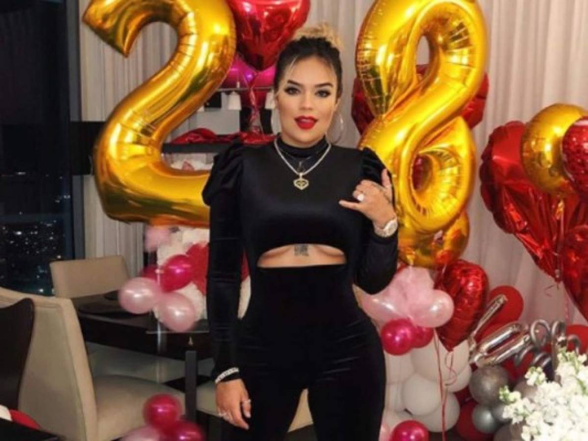 Vídeo: La reacción de Karol G tras recibir regalo de cumpleaños de parte de Anuel AA