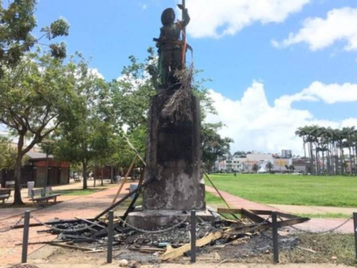 Manifestantes derriban estatuas coloniales en Martinica