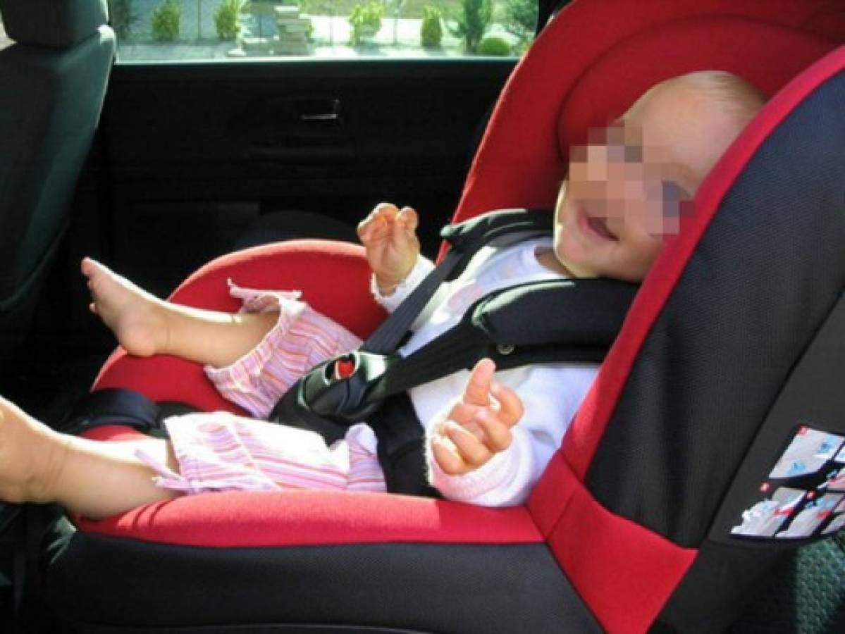 El peligro de que el bebé se duerma en la silla del coche