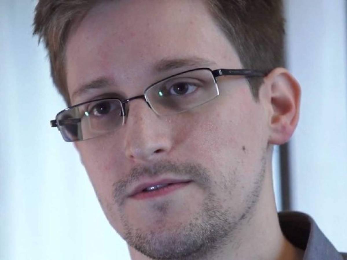 Snowden pide ampliar permanencia en Rusia