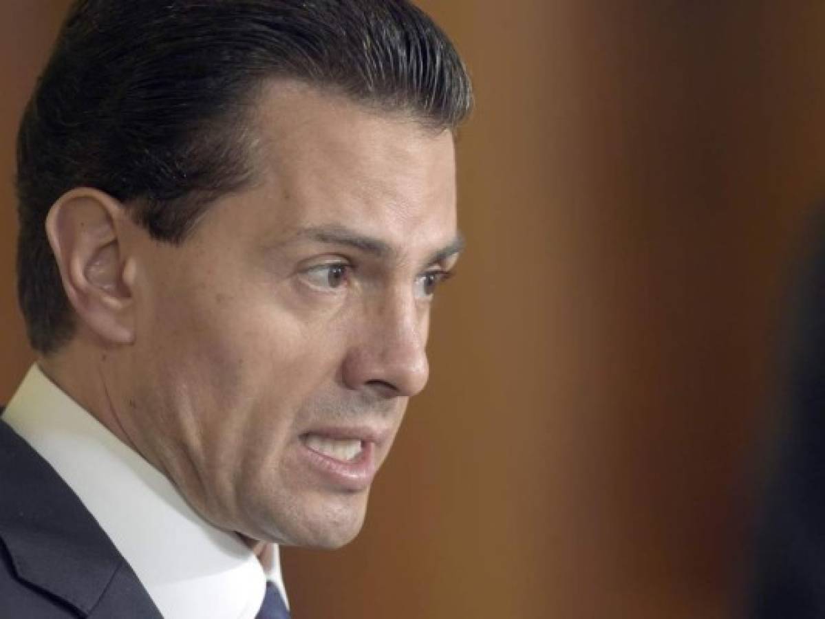 Peña Nieto plagió su tesis, según investigación de la periodista Aristegui