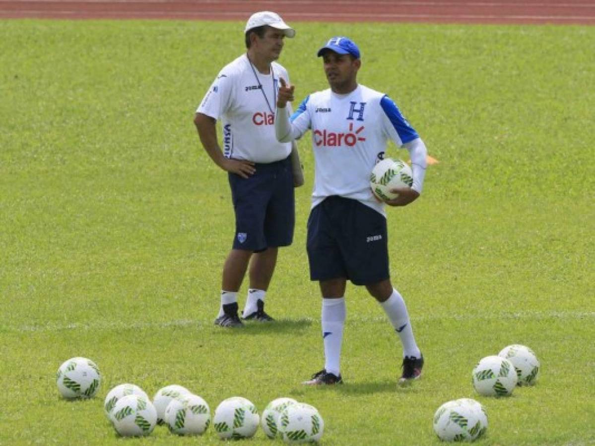 Selección de Honduras entrena a cómo puede en el Olímpico