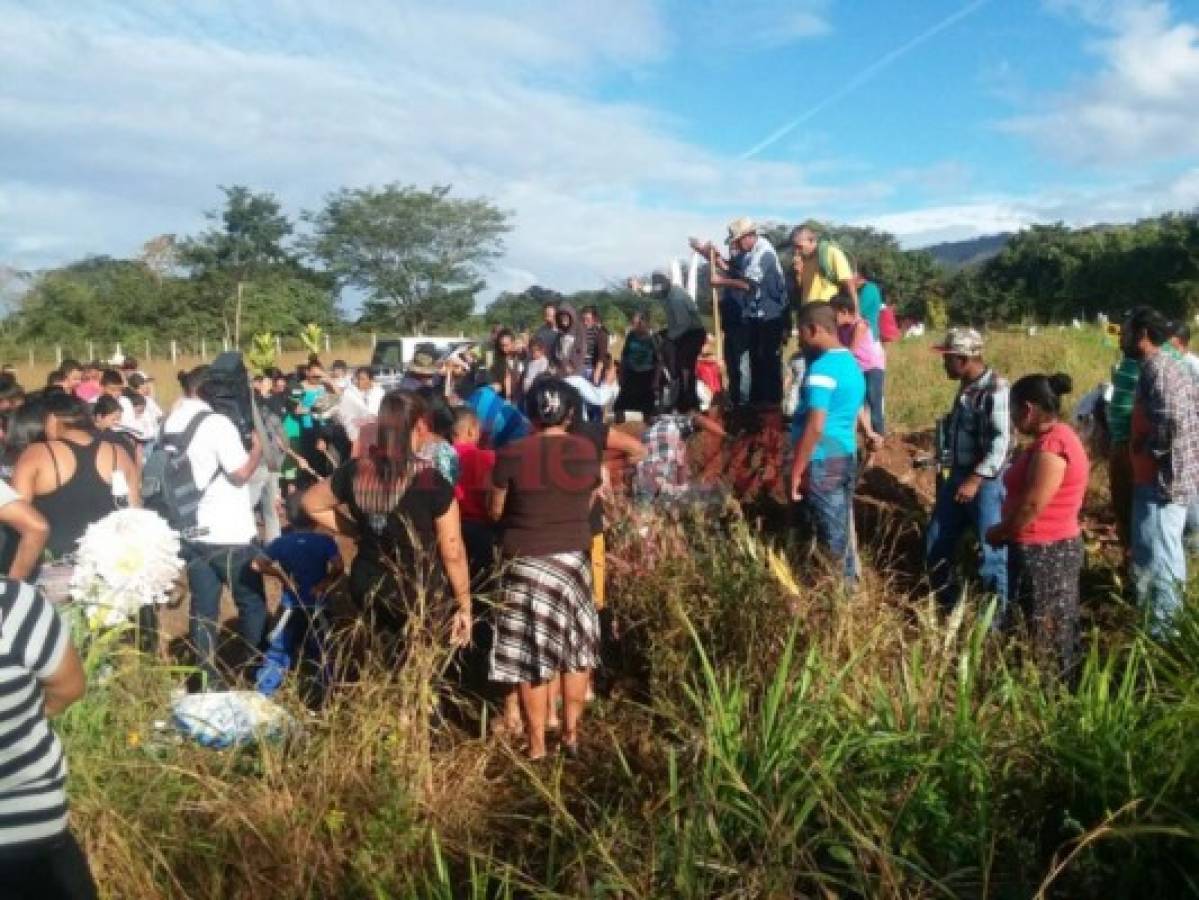 Entierran a madre e hijas, víctimas de masacre en El Porvenir, Francisco Morazán