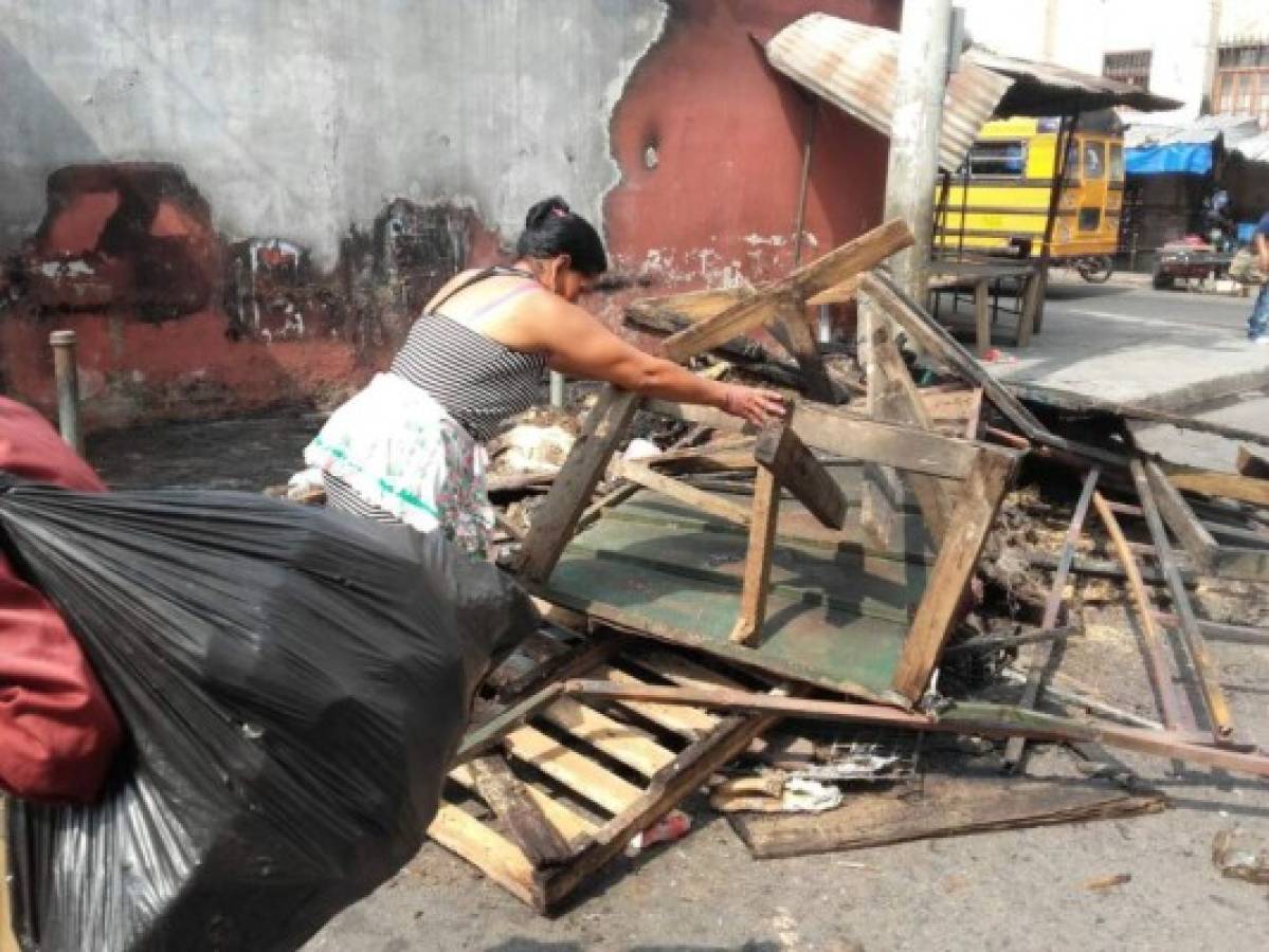 Pérdidas materiales tras incendio en mercado