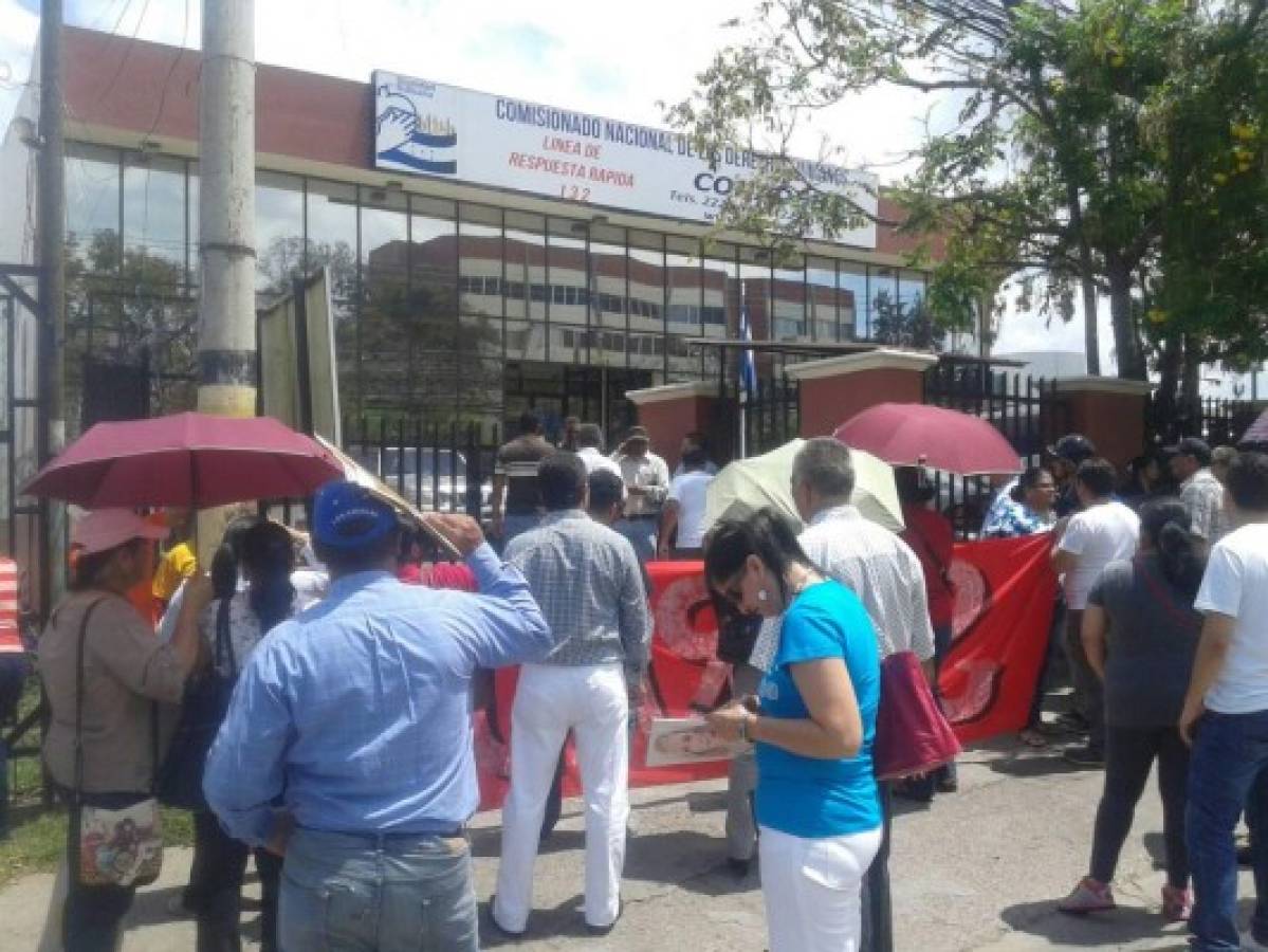 La marcha se realizó en el bulevar Suyapa hasta las oficinas del Comisionado Nacional de Derechos Humanos (CONADEH), foto: Mario Urrutia/El Heraldo.