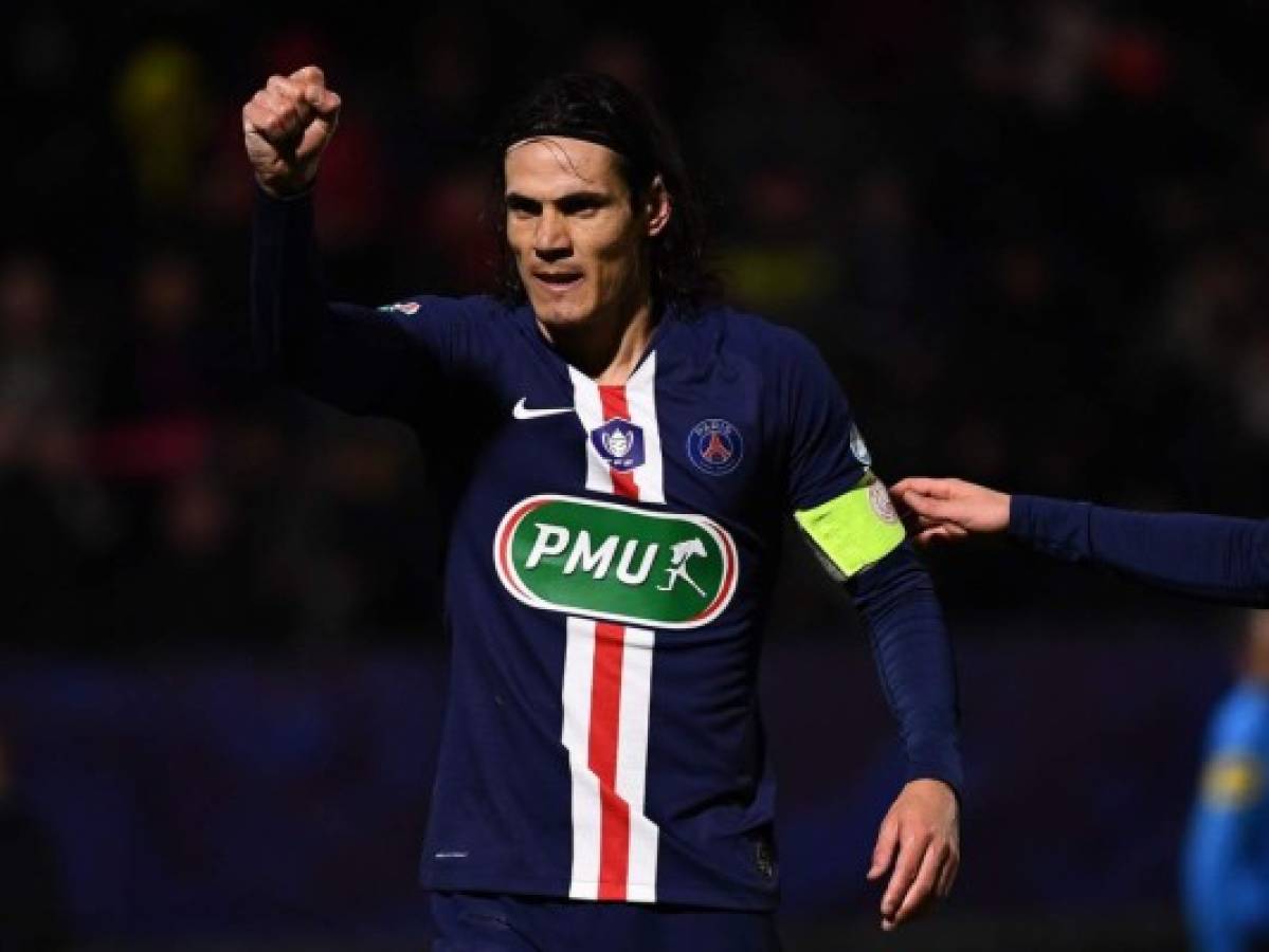 Cavani marca su gol 400 en doblete que da victoria al PSG  