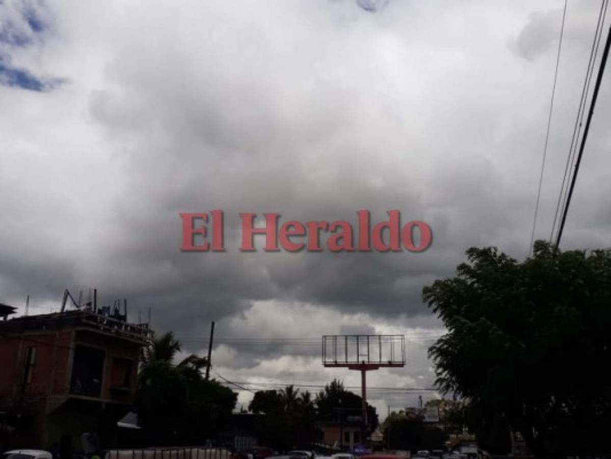 Onda tropical dejará lluvias con actividad eléctrica este sábado