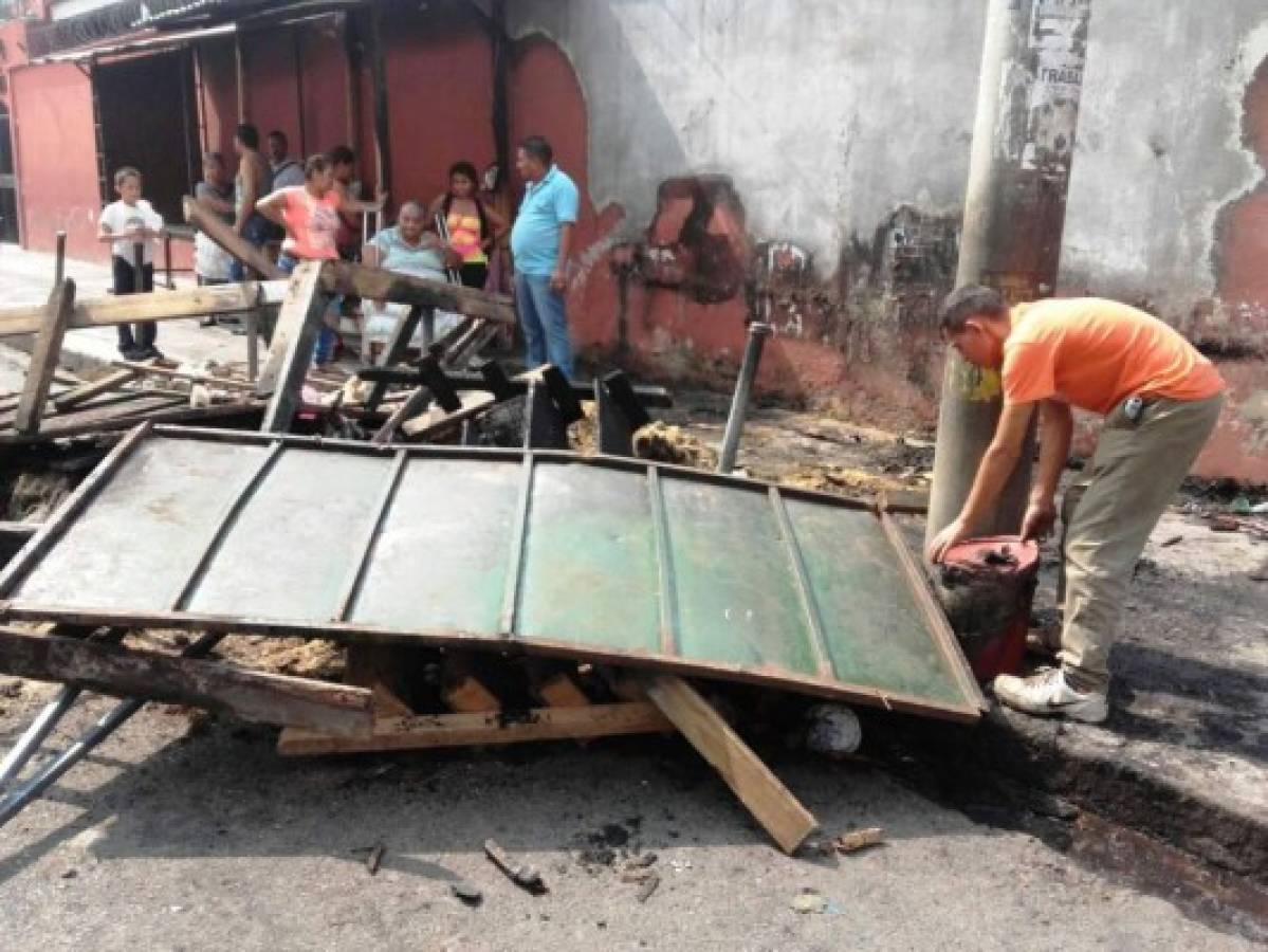 Pérdidas materiales tras incendio en mercado