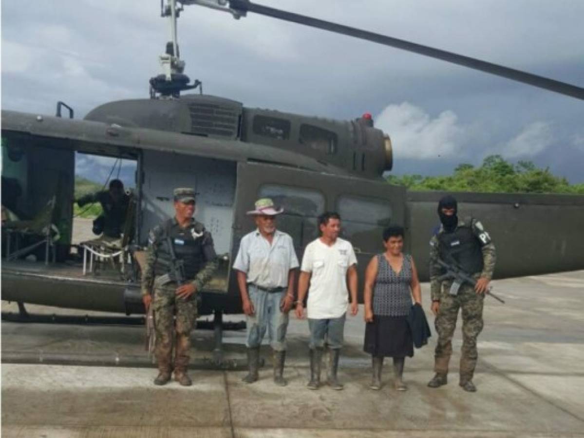 Los detenidos fueron trasladados en helicóptero y serán acusados por posesión y tráfico ilegal de drogas.