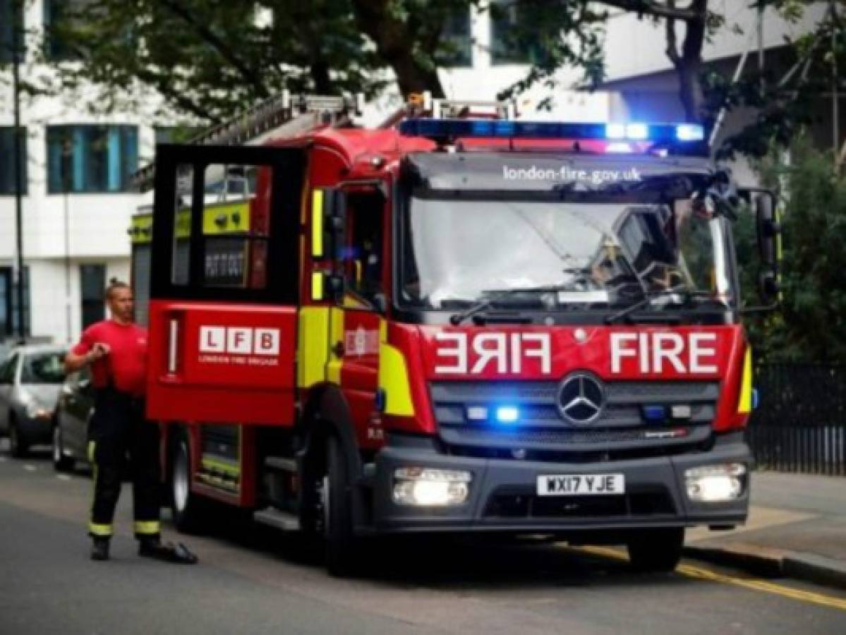 Un incendio arrasa un edificio de la zona del mercado de Camden Lock en Londres