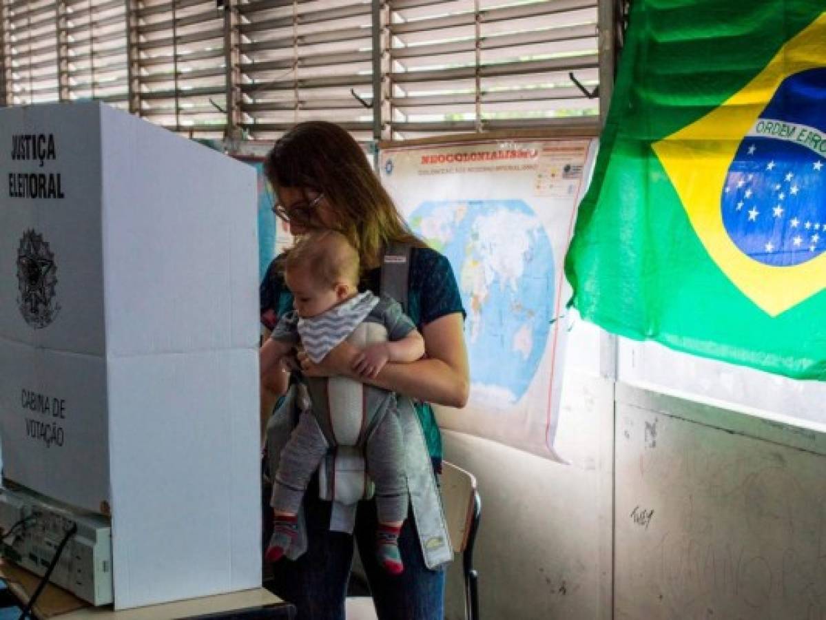 Inicia segunda vuelta de elección presidencial en Brasil