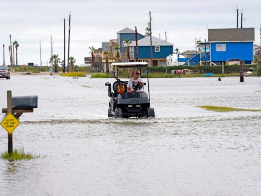 Nicholas se degrada a depresión tropical en Texas