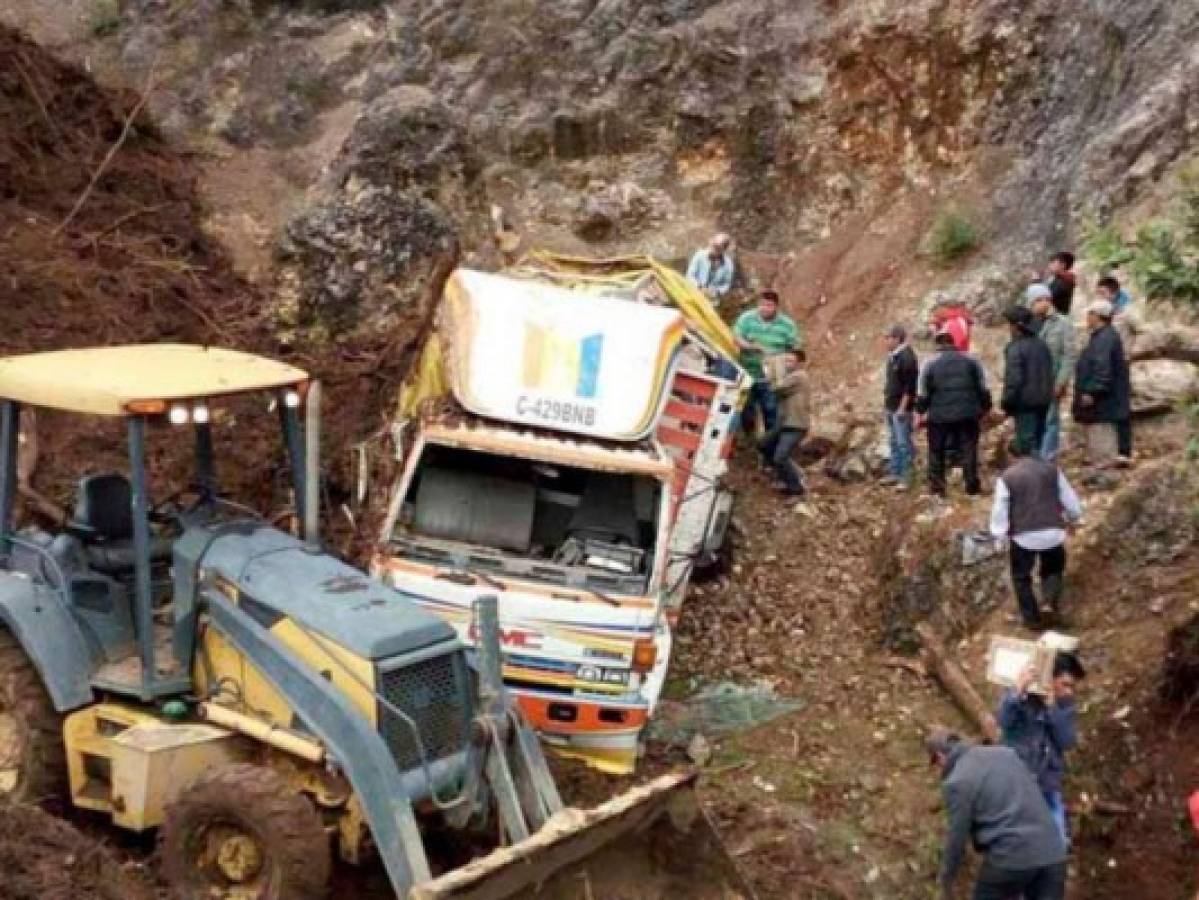 Niños mueren soterrados por las lluvias en poblado indígena de Guatemala