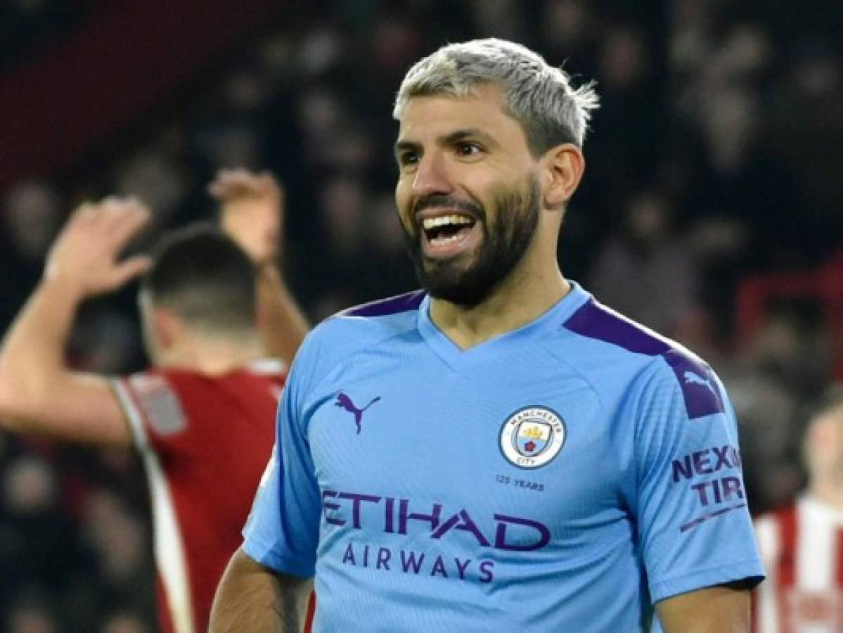 Agüero da clases de español a niños durante confinamiento