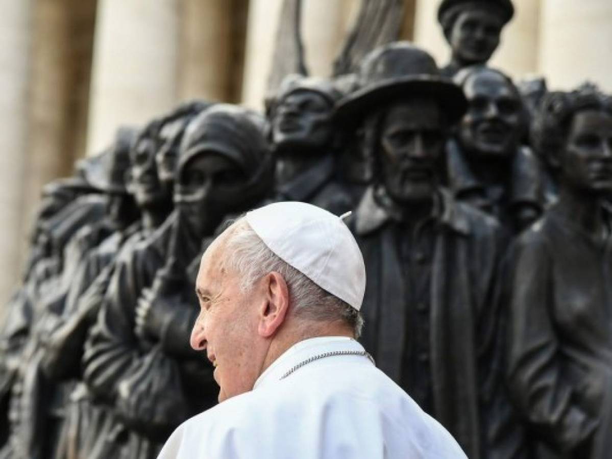 Papa promueve a mujeres en la Iglesia sin abrir puerta al sacerdocio