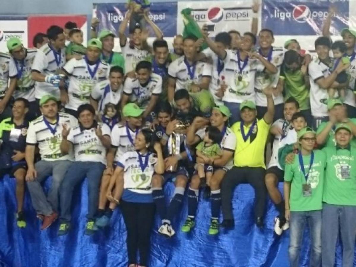 El Loco Abreu sacó campeón a Santa Tecla en el fútbol salvadoreño