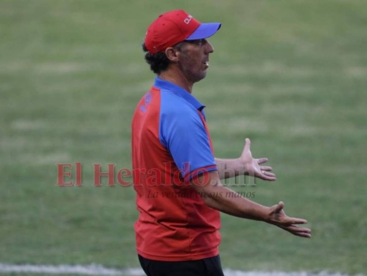 Pedro Troglio no podrá entrar al Estadio Nacional