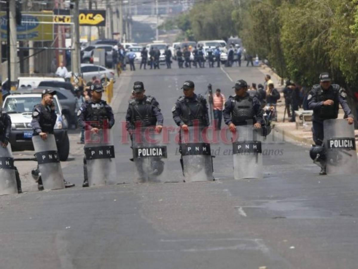 Cerradas las calles del bulevar Morazán y obstaculizado por transportistas un carril de Los Próceres