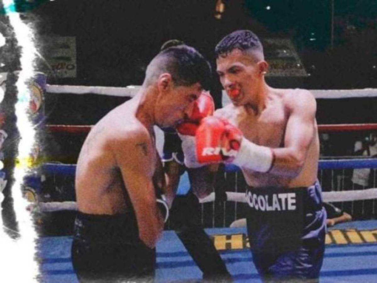 Gerardo Sánchez durante el combate ante José García en Nicaragua. El hondureño (de guantes rojos) triunfó por la vía del nocaut. Foto: @g.c.s01 en Instagram