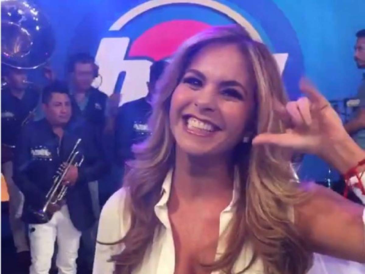 Cantante Lucero sorprende con pronunciado escote en programa Hoy