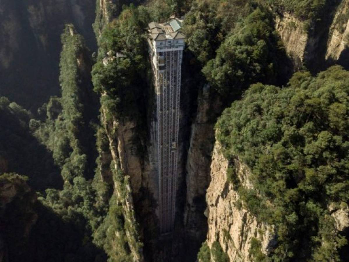 El mayor ascensor del mundo está en China y tiene vistas a los paisajes de 'Avatar'