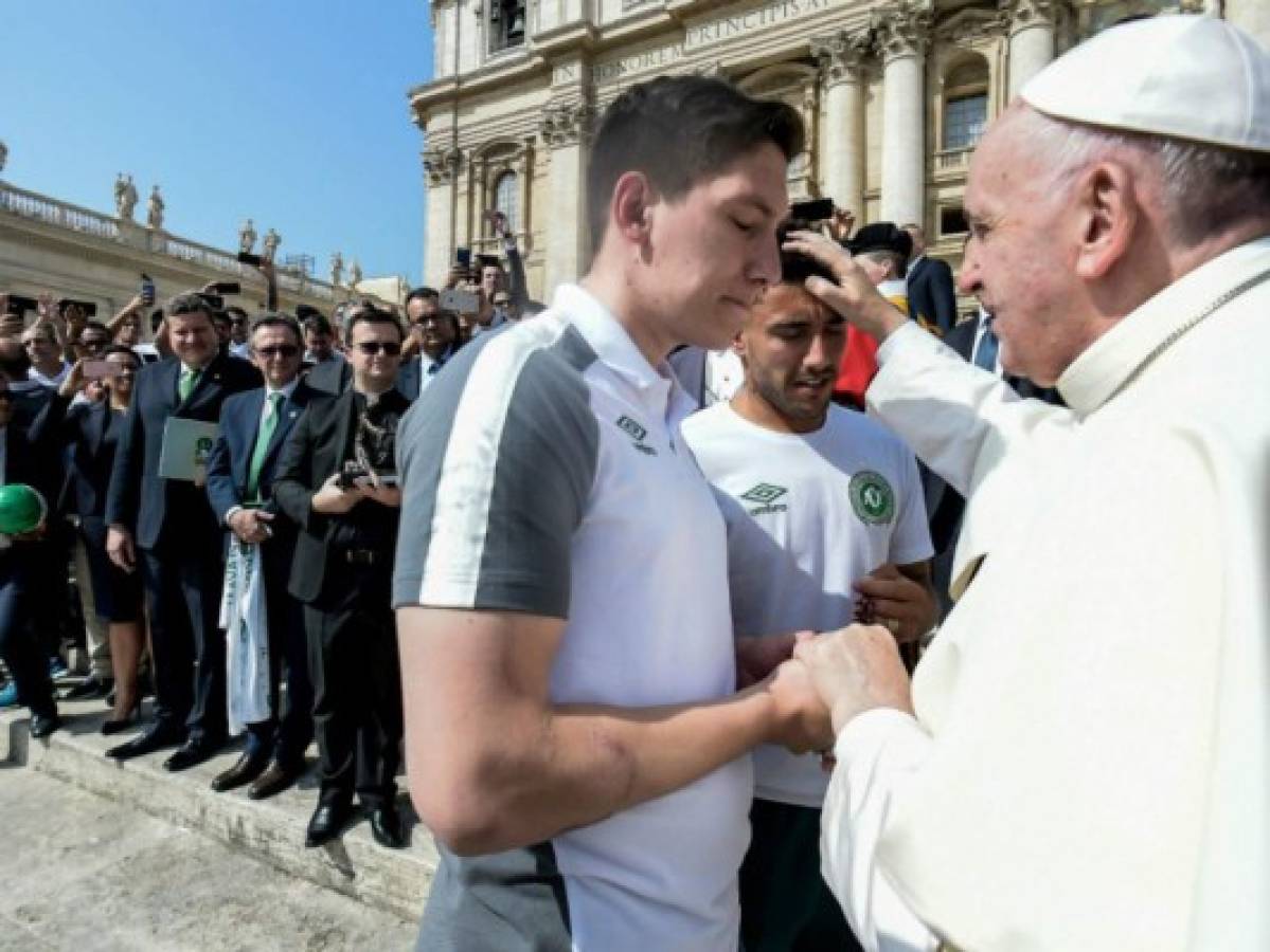 Papa Francisco recibe a sobrevivientes del Chapecoense