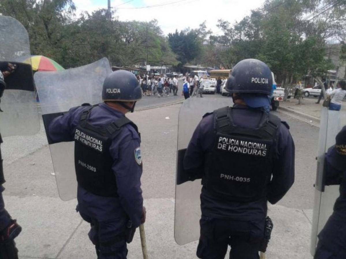 Protesta de estudiantes del Central contra cambio de horario de clases