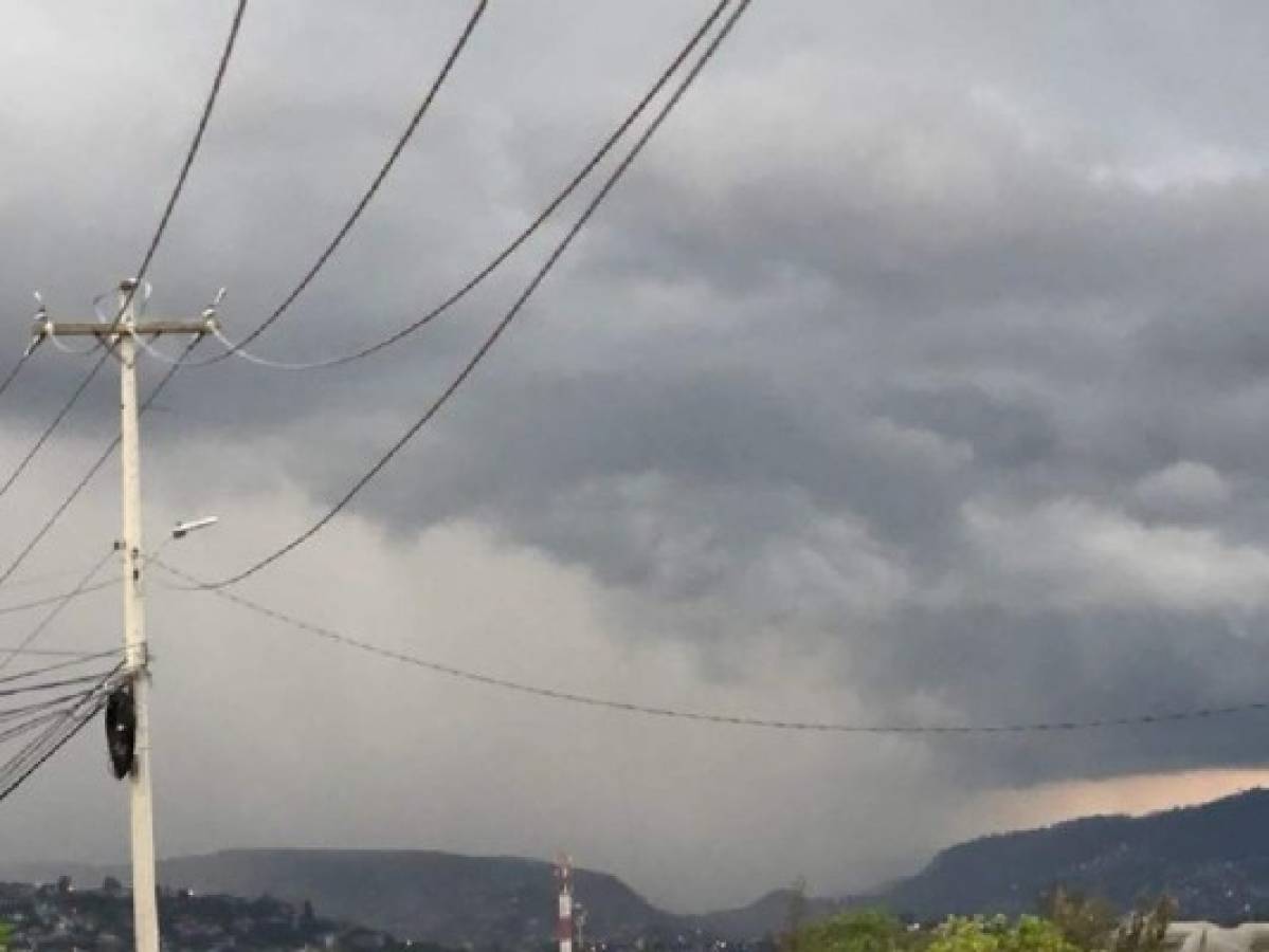 Pronostican lluvias con actividad eléctrica este sábado en la capital de Honduras