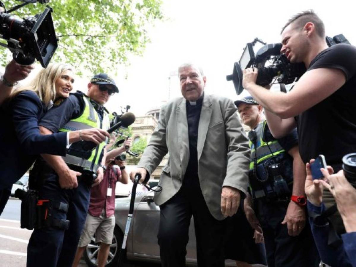 Declaran culpable al cardenal George Pell por violar a un niño de 13 años   