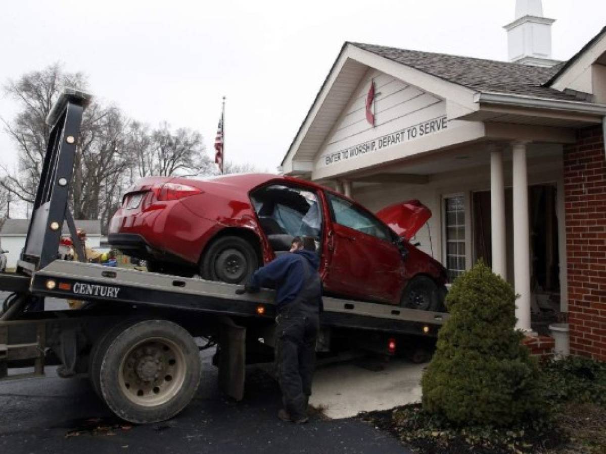 Estados Unidos: Auto choca contra una iglesia en Ohio; hay seis heridos