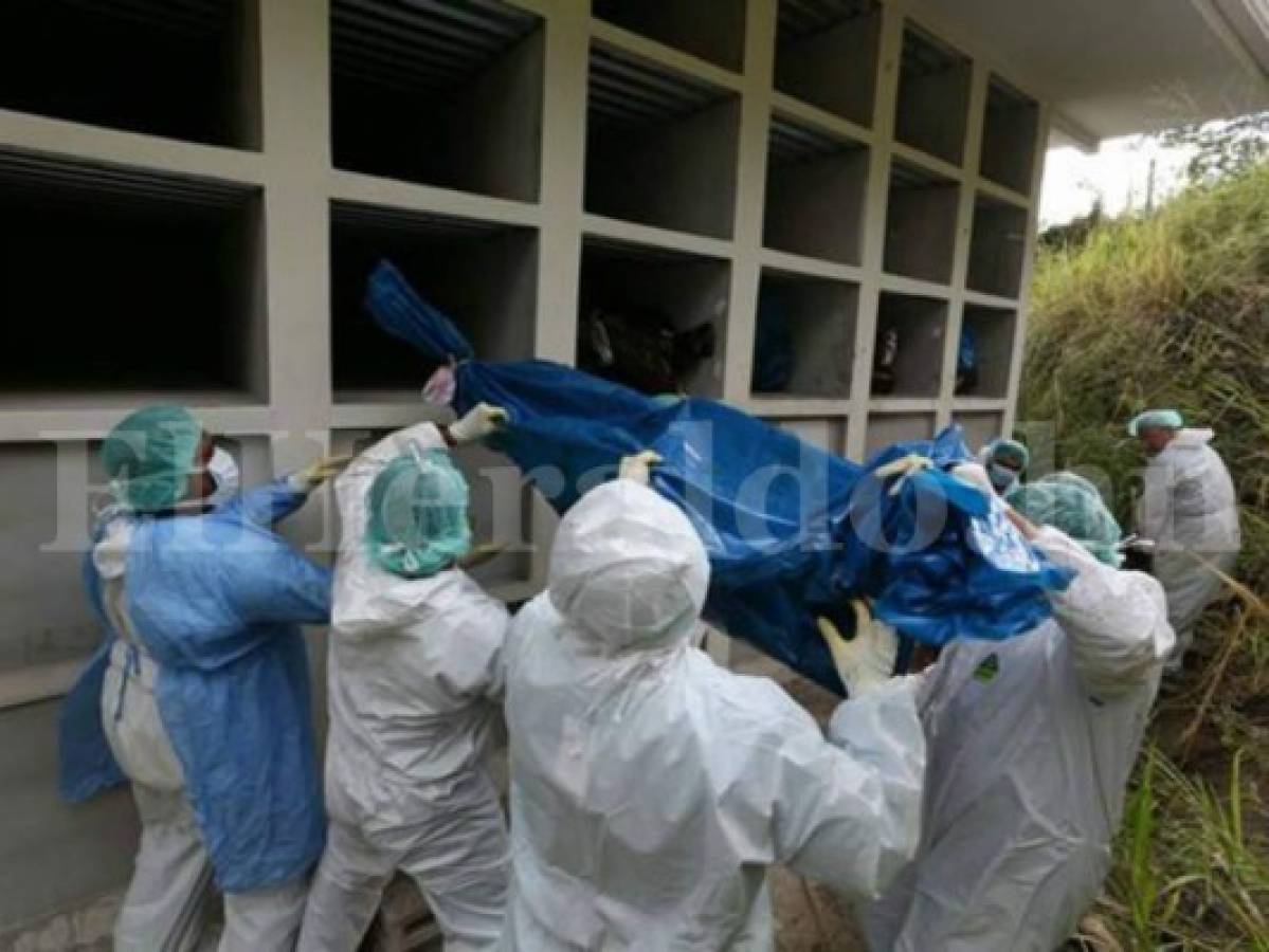 Medicina Forense realiza entierro masivo en cementerio de Tegucigalpa