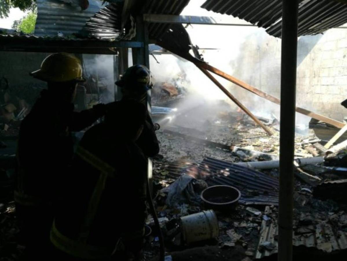 Con quemaduras de cuarto grado queda dueño de cohetería que explotó en Cofradía, Cortés