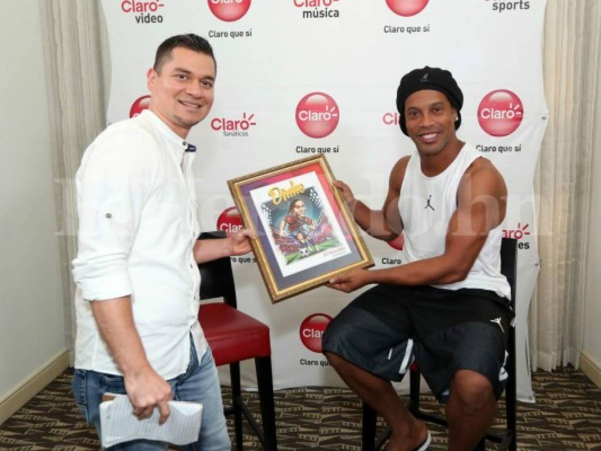 EL HERALDO obsequió una caricatura a Ronaldinho  