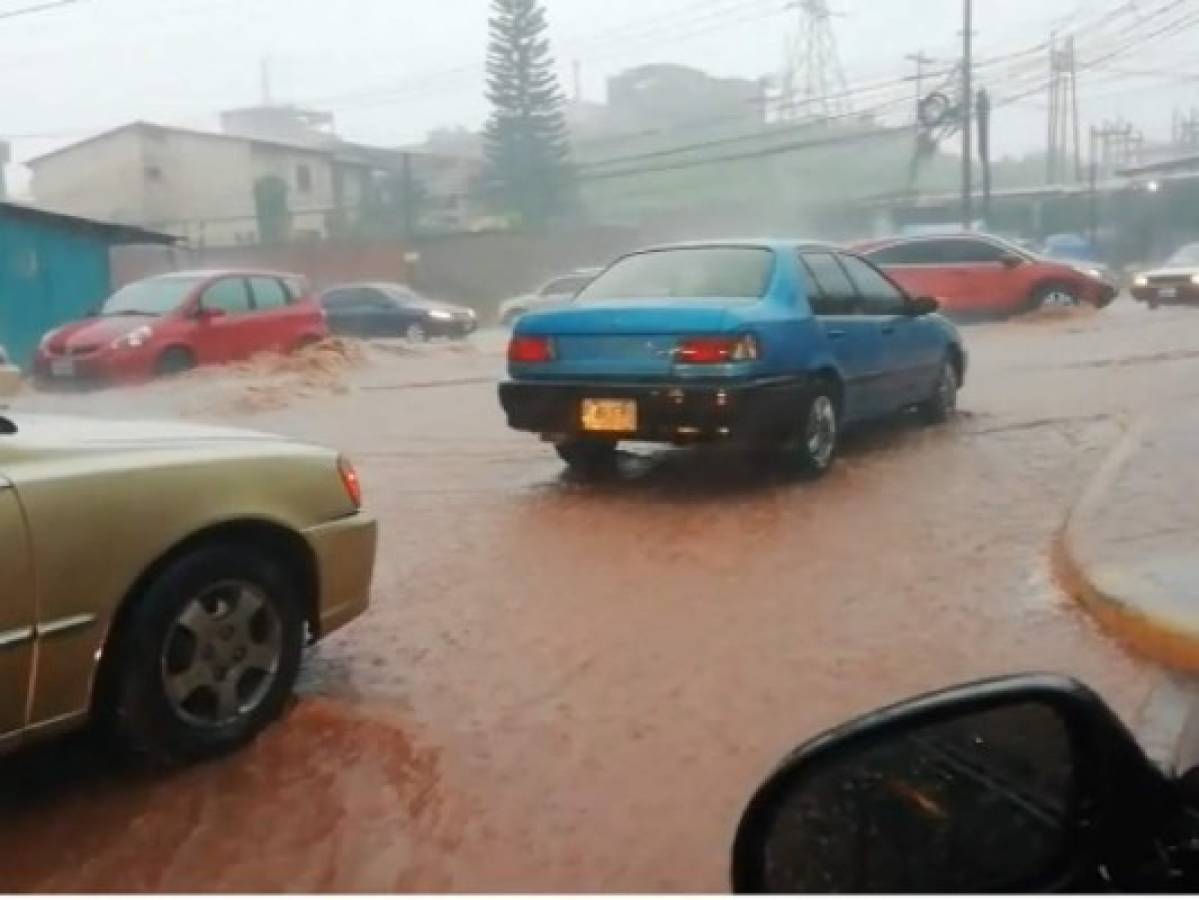 Fuertes lluvias provocan inundaciones en la capital de Honduras