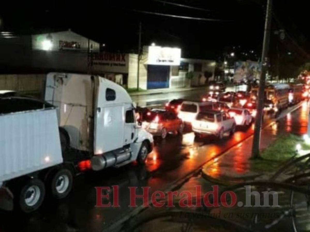 Accidente en aldea Germania provoca congestionamiento vial en carretera al sur