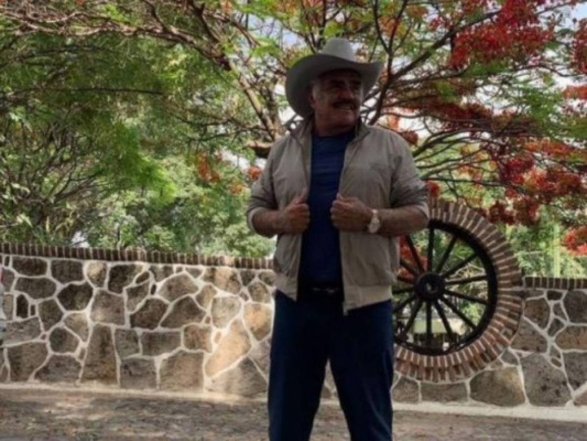 Vicente Fernández está sin sedación y ya interactúa con su familia