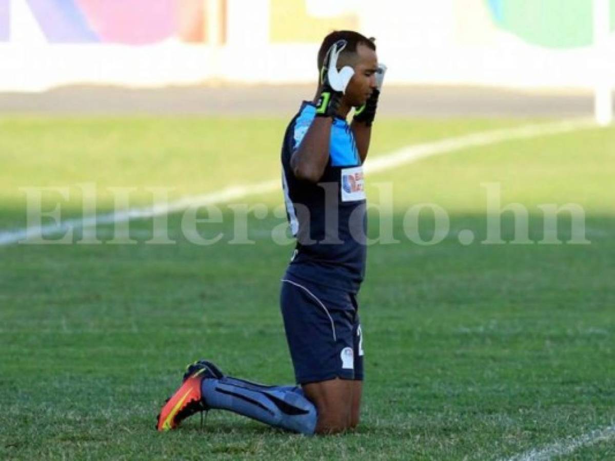 Donis Escober apareció con Olimpia para el duelo ante Social Sol... ¡Sin máscara!